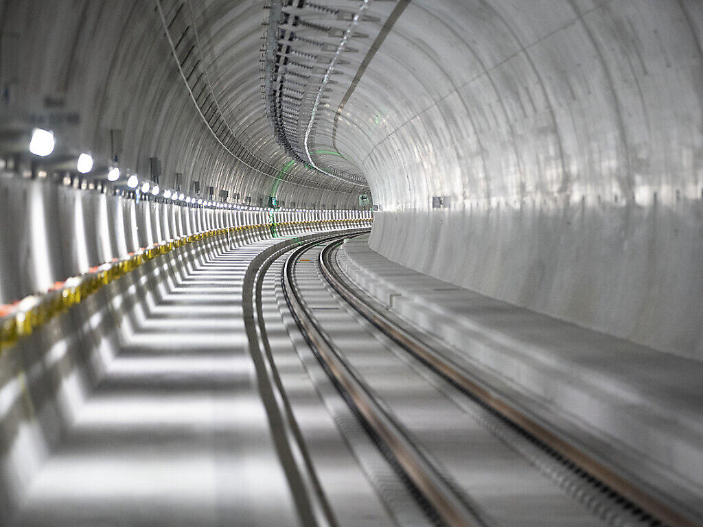 Ceneri Basistunnel, Tunnelkommunikation